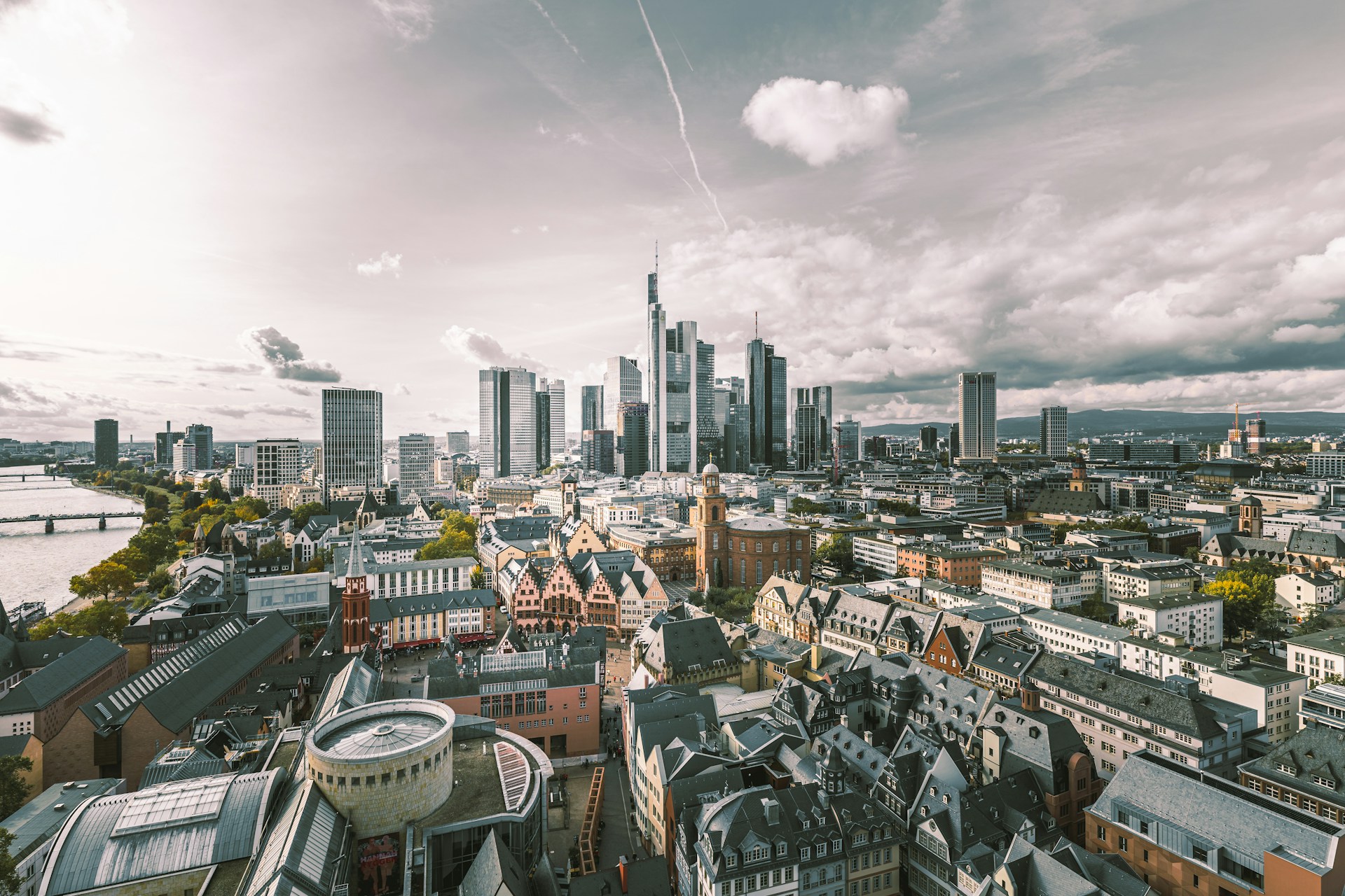 Hausverwaltung in Frankfurt am Main: Wie 0haus.de als digitaler Mietverwalter die Immobilienverwaltung revolutioniert
